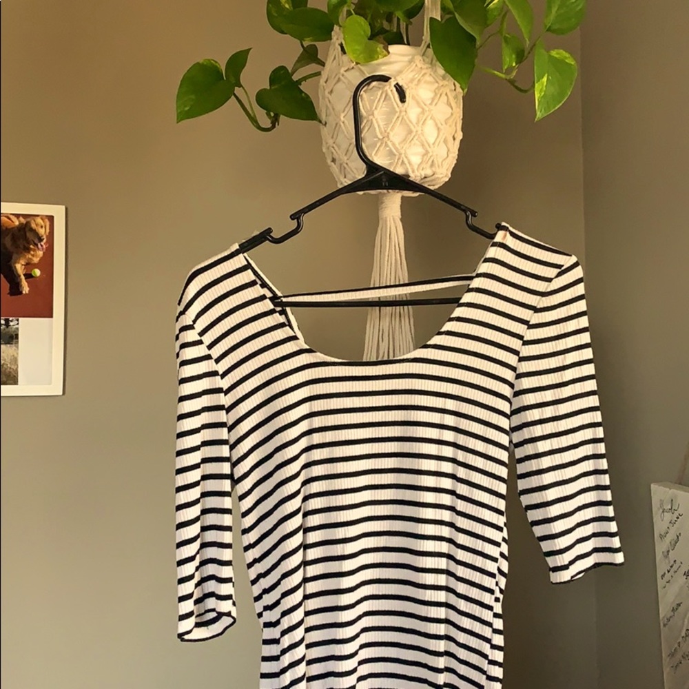 Tight fitting straight scoop neck top (size large)